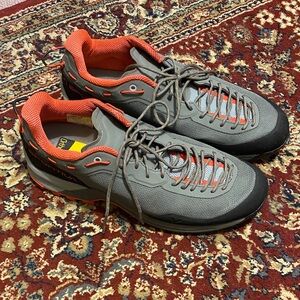 La Sportiva Approach